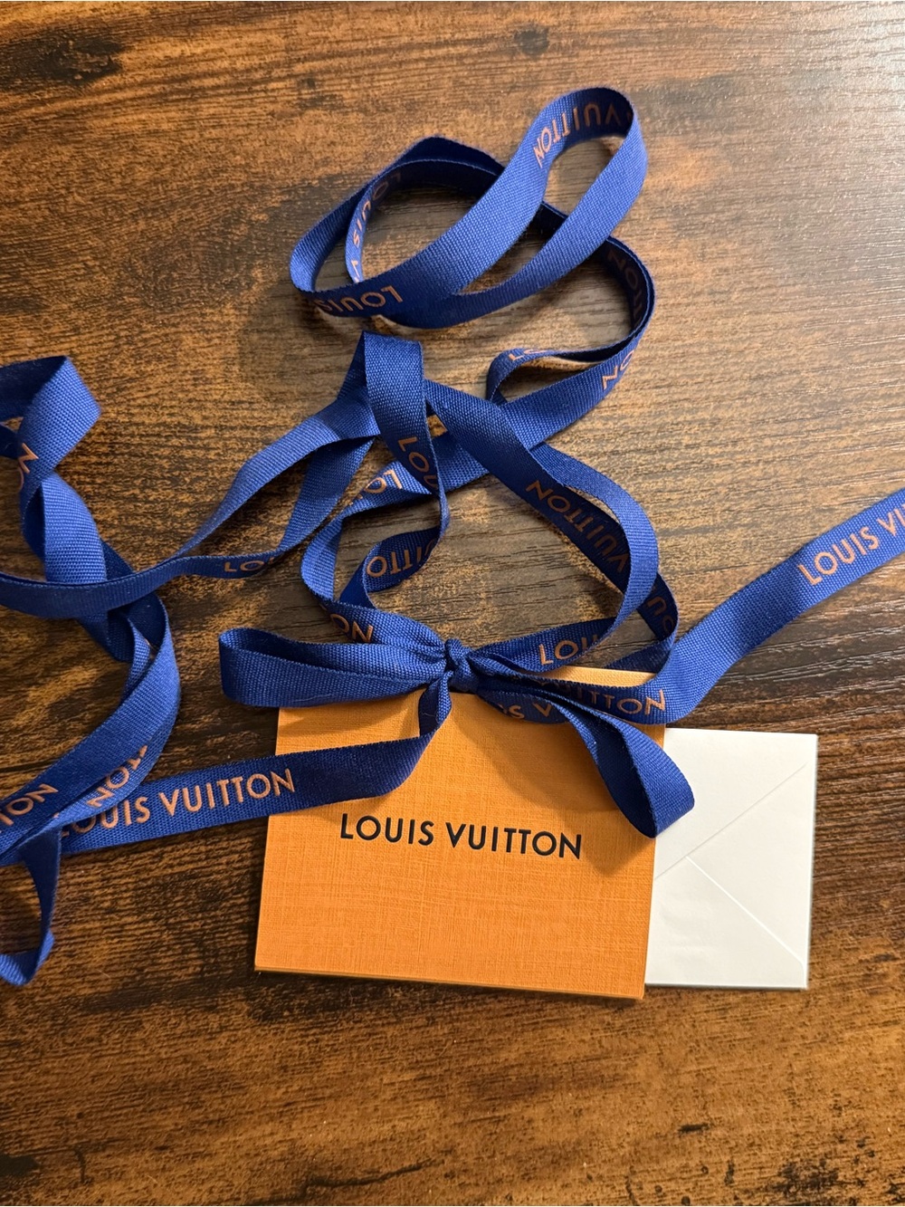 Louis Vuitton Blue Logo Ribbon Accessory and blank gift tag